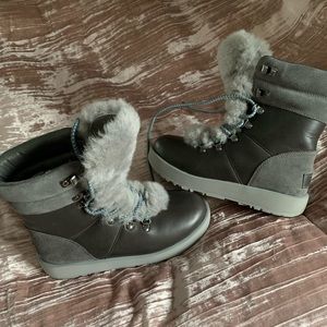 Ugg Viki size 6.5 grey